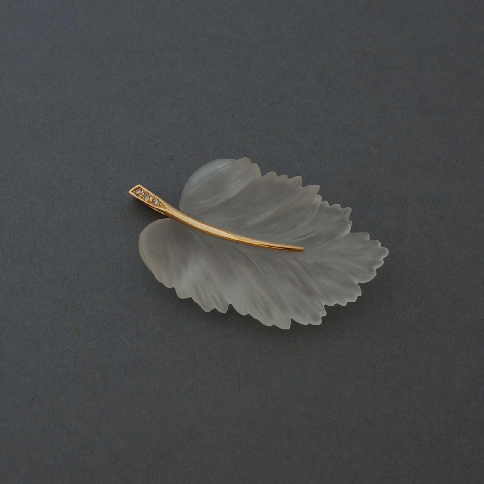 18K gold leaf pendant with hand-carved crystal rock withbrown diamonds by Ewa Z. Sleziona Jewels