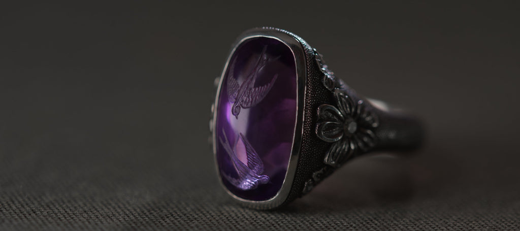 A ring with two swallows carved in intaglio into the amethyst
