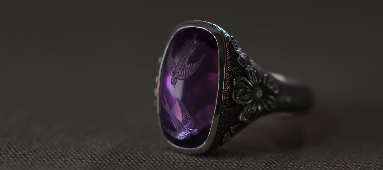 A ring with two swallows carved in intaglio into the amethyst