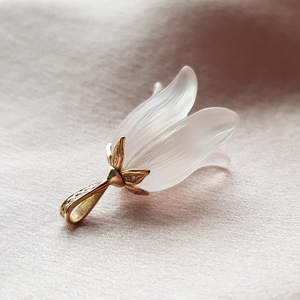 Hand craved rose quartz flower pendant with diamonds in 18K gold by Ewa Z. Sleziona Jewellery